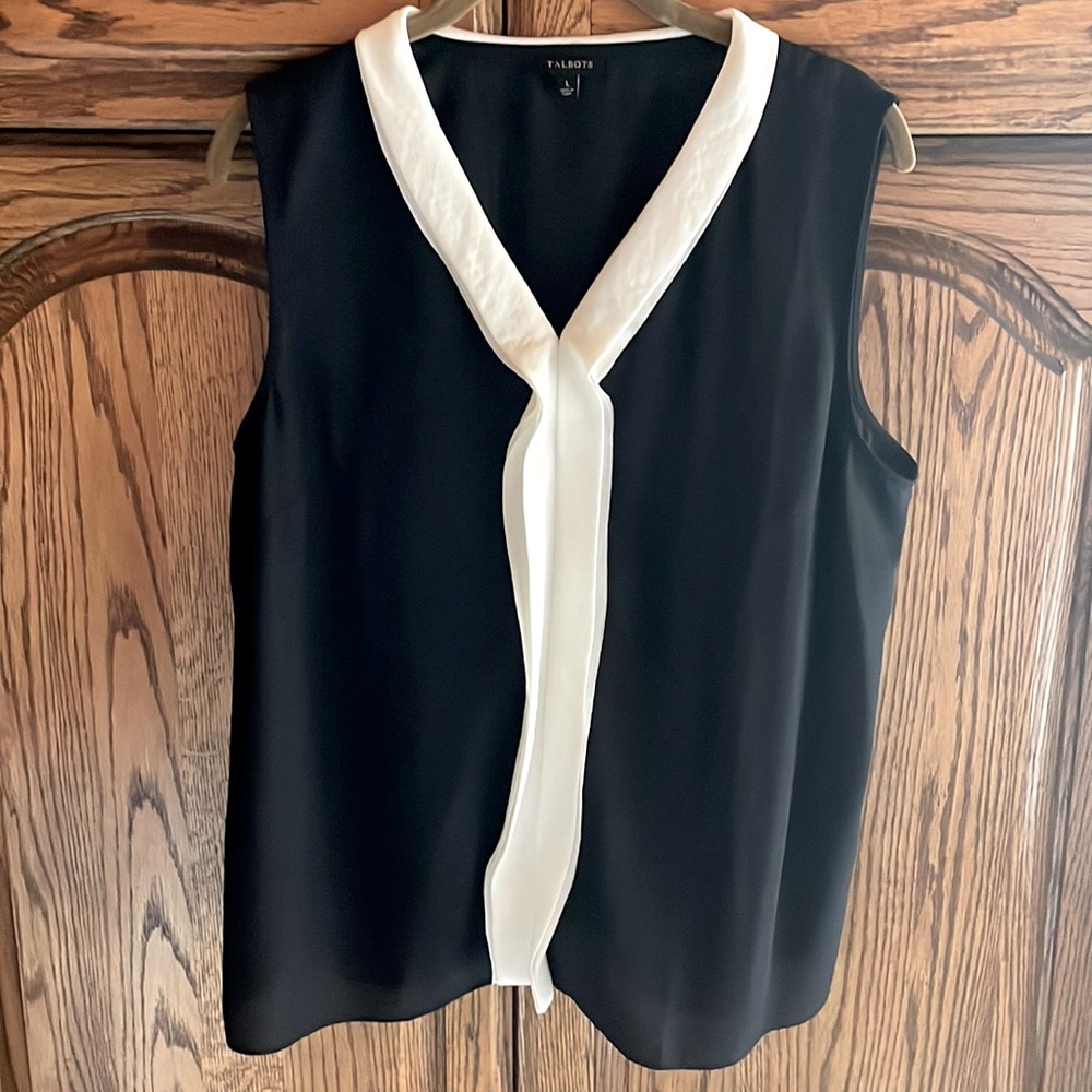 Talbots Large black sleeveless top with cream layered collar